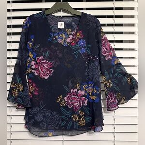 🛍️CABi  Layered and bell sleeve blouse Size S